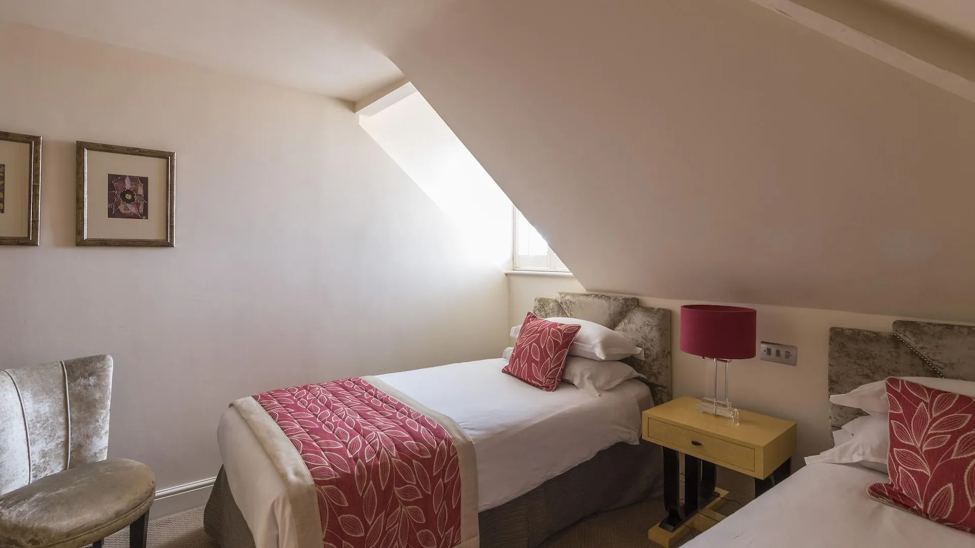 ****  The Kings Arms Hotel Christchurch  United Kingdom