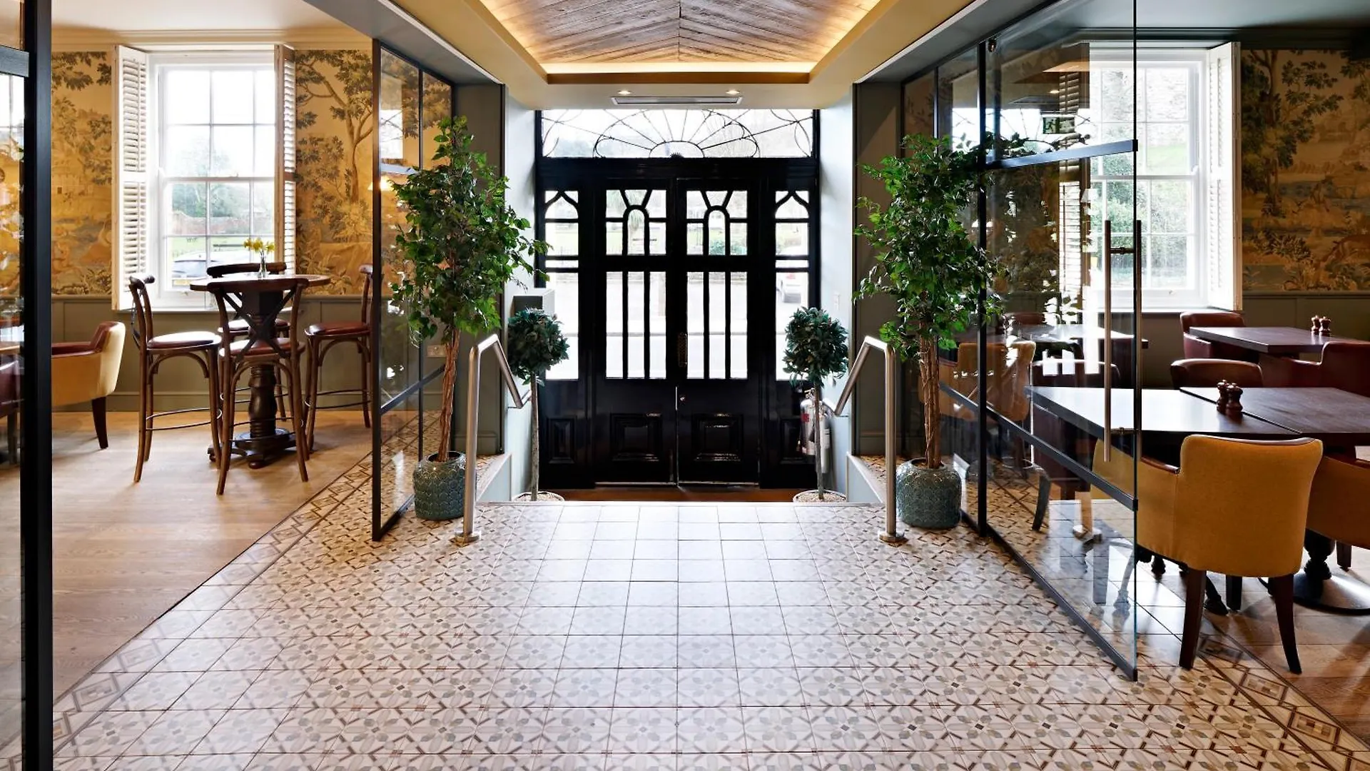 ****  The Kings Arms Hotel Christchurch  United Kingdom